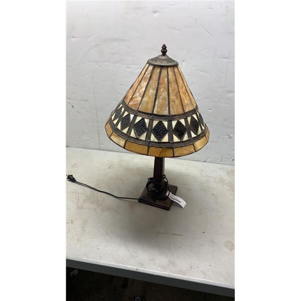 LEADED GLASS TABLE LAMP