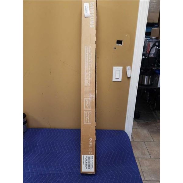 SAMSUNG 43 INCH CUSTOMIZABLE BEZEL - NO CLIPS - RETAIL $149