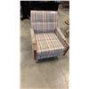 Image 1 : VINTAGE BUTTONBACK CHAIR