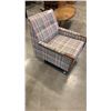 Image 2 : VINTAGE BUTTONBACK CHAIR