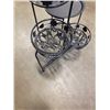 Image 2 : 2 METAL PLANT STANDS