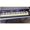 Image 2 : QUEST PIANO PLUS QP6100 ELECTRIC PIANO WORKING