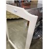 Image 2 : WHITE MIRROR