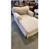 Image 1 : PILLOWBACK CHAISE