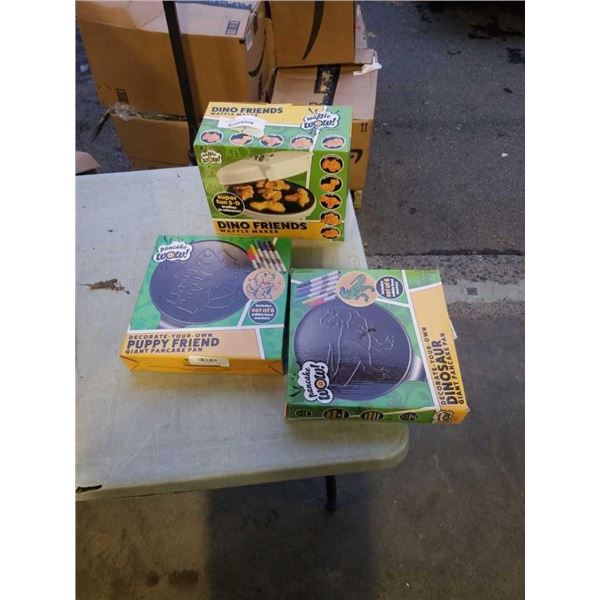 DINO FRIENDS WAFFLE MAKER AND DINO AND ANIMAL FRIENDS PANCAKE PANS