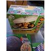 Image 2 : DINO FRIENDS WAFFLE MAKER AND DINO AND ANIMAL FRIENDS PANCAKE PANS
