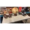 Image 1 : ROLLER BLADES, BOXING GLOVES AND GLOBE