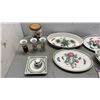 Image 2 : LOT OF PORTMEIRION BOTANIC GARDEN CHINA