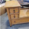 Image 2 : ANTIQUE VANITY