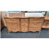 Image 2 : VINTAGE DIXIE 9 DRAWER DRESSER WITH MIRROR AND NIGHTSTAND