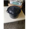 Image 2 : CANNING POT WITH CANNING JARS
