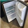 Image 2 : MAGIC CHEF BAR FRIDGE