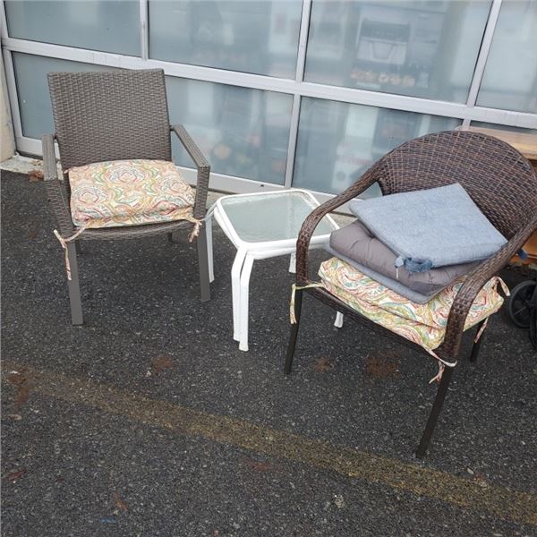 2 WICKER CHAIRS 2 GLASSTOP SIDE TABLES AND CUSHIONS