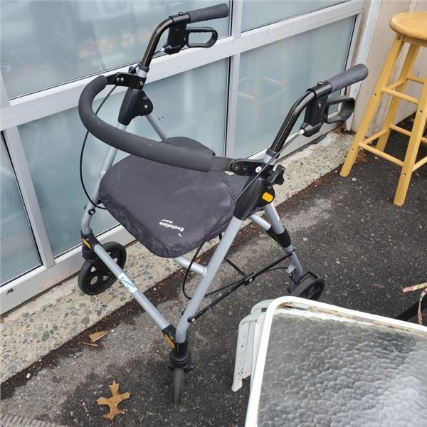 EVOLUTION FOLDING WALKER