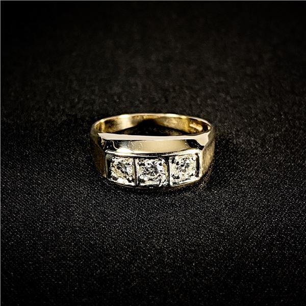 3.7 DWT 14 KT Gold w/ Diamonds Ring Sz: 9.5