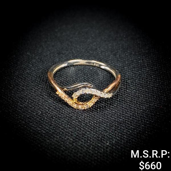 1.1 DWT 10 KT Gold w/ Diamond Ring Sz: 7