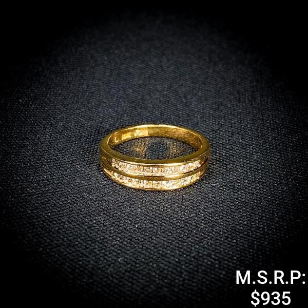 1.7 DWT 10 KT Gold w/ Diamond Ring Sz: 7