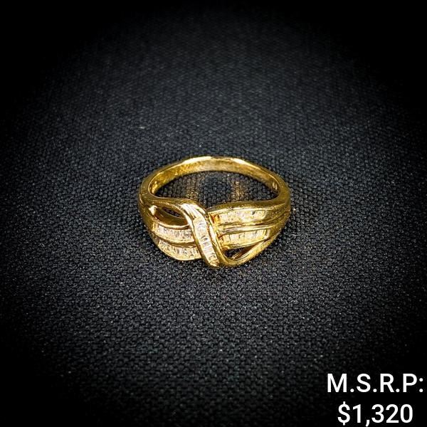 2.2 DWT 10 KT Gold w/ Diamond Ring Sz: 6.5