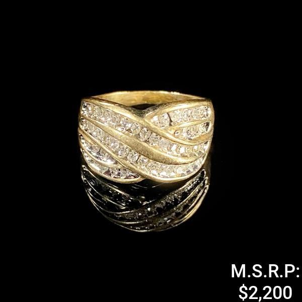2.9 DWT 10 KT Gold Ring w/ Diamond Sz: 7