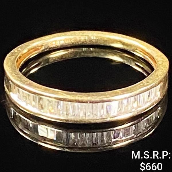 0.9 DWT 10 KT Gold w/ Diamond Ring Sz: 4.5