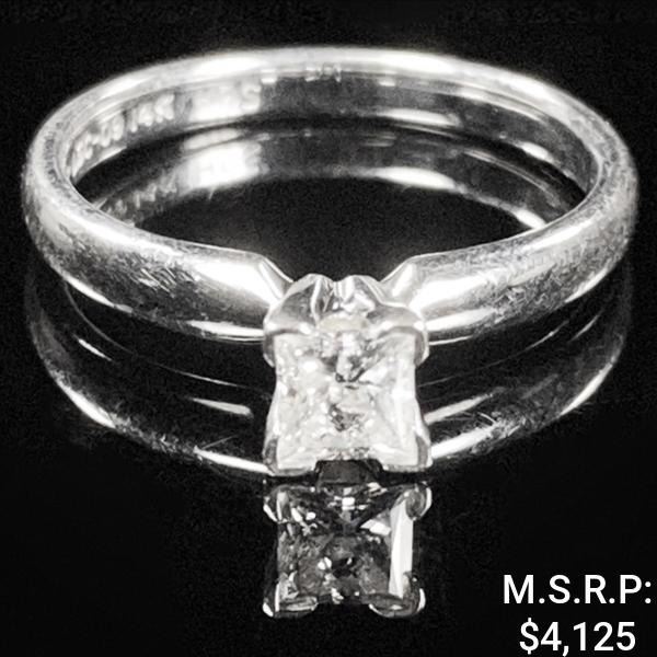 2 DWT 14 KT Wht Gold w/ Diamond Ring Sz: 6.5