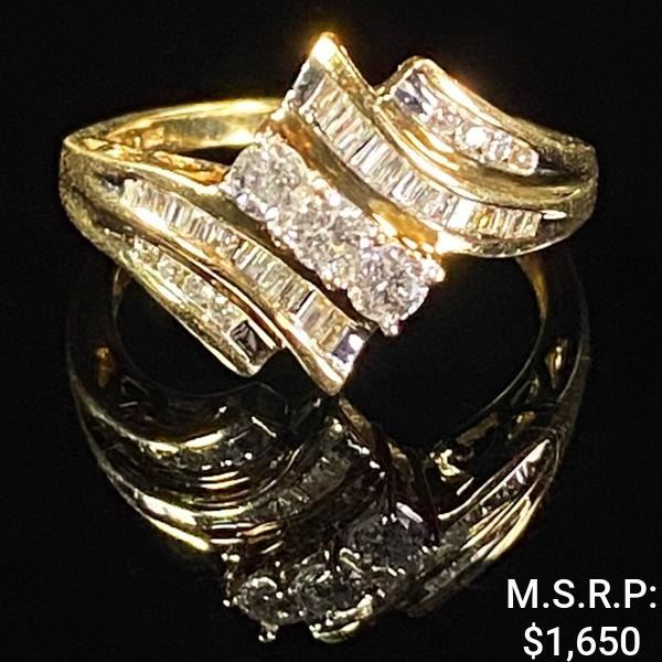 1.9 DWT 10 KT Gold w/ Diamond Ring Sz: 7