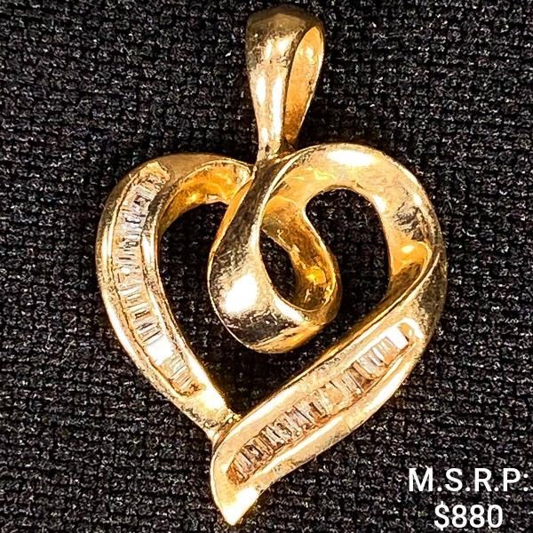 1.1 DWT 10 KT Gold Heart Pendant w/ Diamond