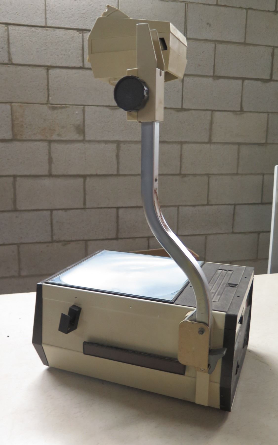 3M Audio Visual 395 Overhead Projector
