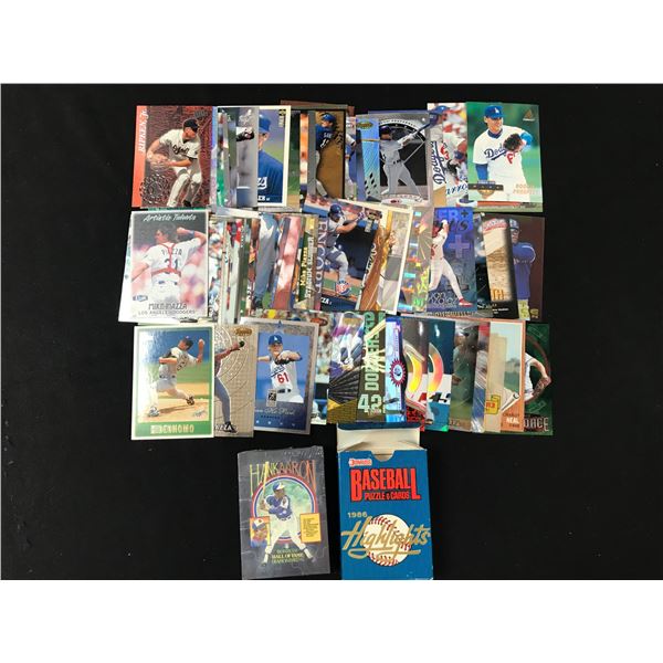 LOT OF MLB BASEBALL CARDS