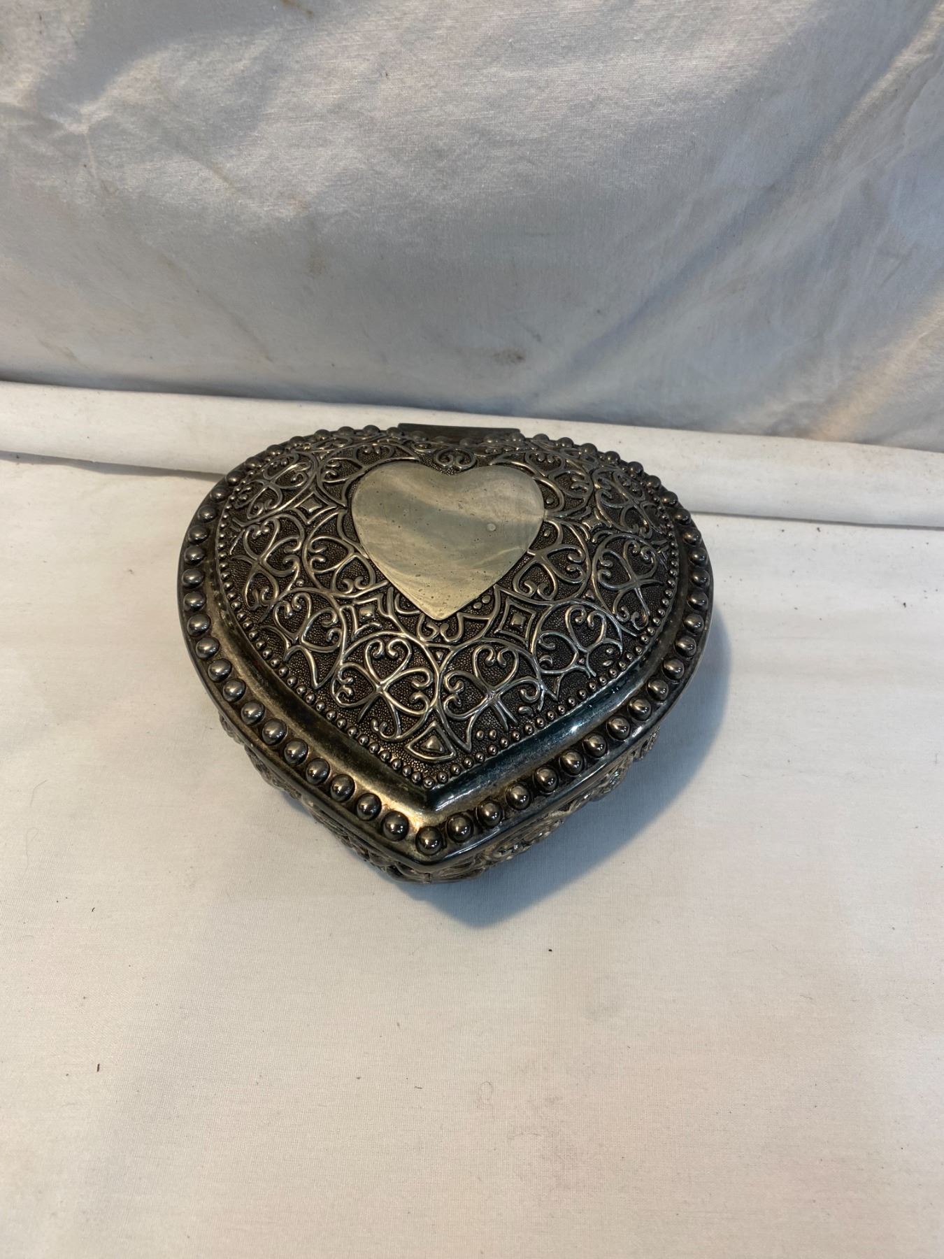 Heart jewelry container