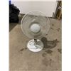 Image 1 : Table fan