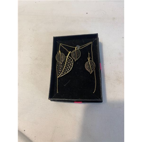 Necklace and earring set