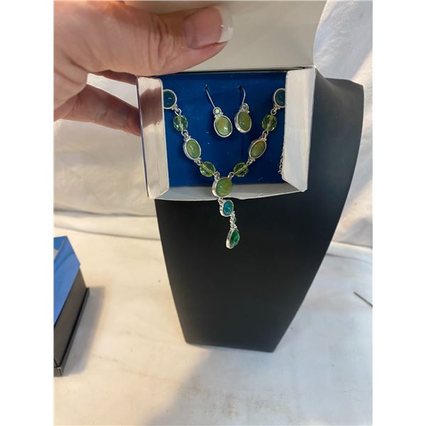 Necklace and earring set