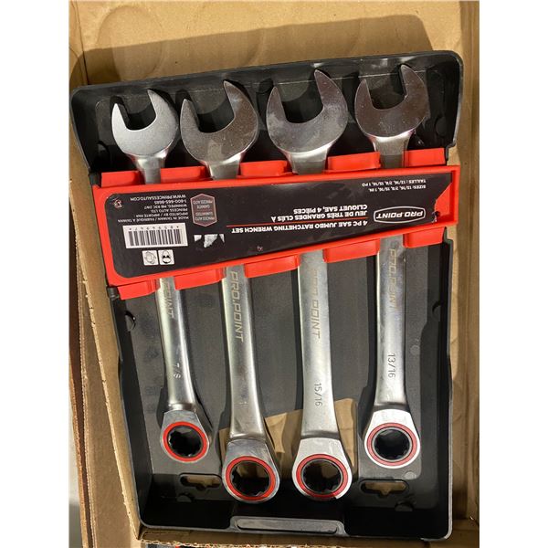 Jumbo ratcheting wrench set