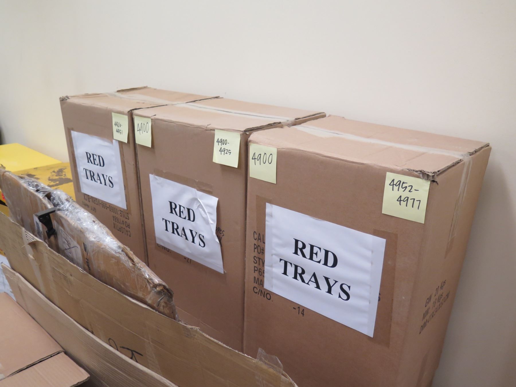 Pallet Medical Sorting Trays: Approx. 234 Blue, 26 Green, 220 Red & 12 ...