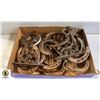 Image 1 : TRAY OF ASSORTED HORSE SHOES & HORSE HOOKS