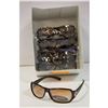 Image 1 : 6 PAIRS BROWN WITH CHROME ACCENT MODERN SUNGLASSES