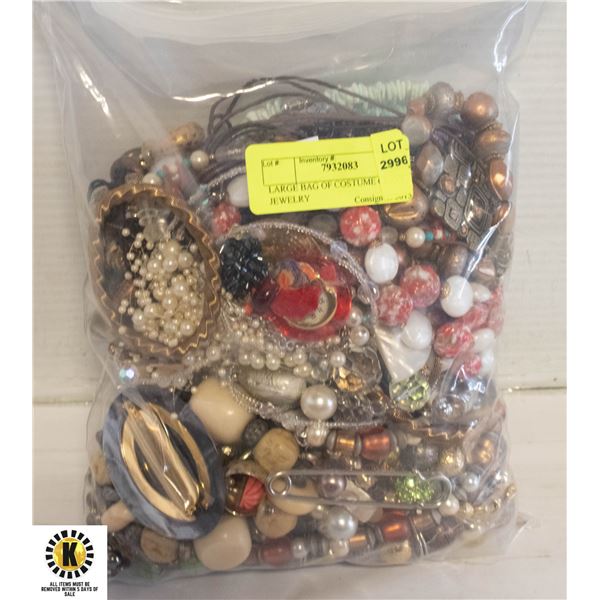 LARGE BAG OF COSTUME CRAFT JEWELRY