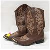 Image 1 : MENS SIZE 10 COWBOY BOOTS WITH TIPS-ESTATE