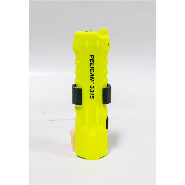 NEW PELICAN 3315 FLASHLIGHT LED/ATTACHED CLIP