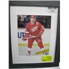 Image 1 : STEVE YZERMAN SIGNED DETROIT RED WINGS FRAMED PHOTO