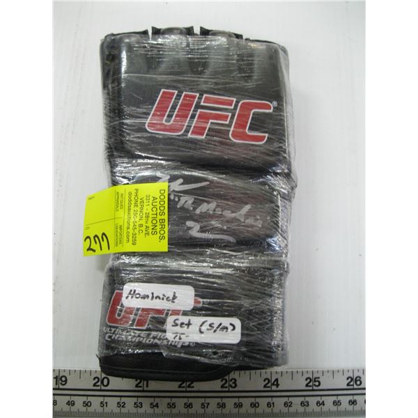 PAIR OF UFC SIGNED FIGHT GLOVES BY HOMINICK - SZ S/M