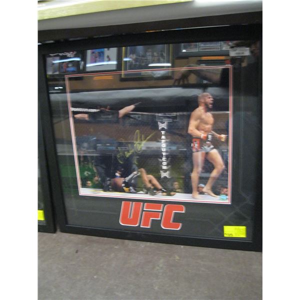 RANDY COUTURE SIGNED UFC FRAMED PHOTO