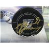 Image 2 : STEVEN STAMKOS SIGNED PUCK W/PHOTO