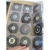 Image 2 : BOX OF 20 SIGNED HOCKEY PUCKS