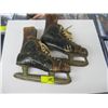 Image 1 : COLLECTABLE OLD PAIR OF SKATES