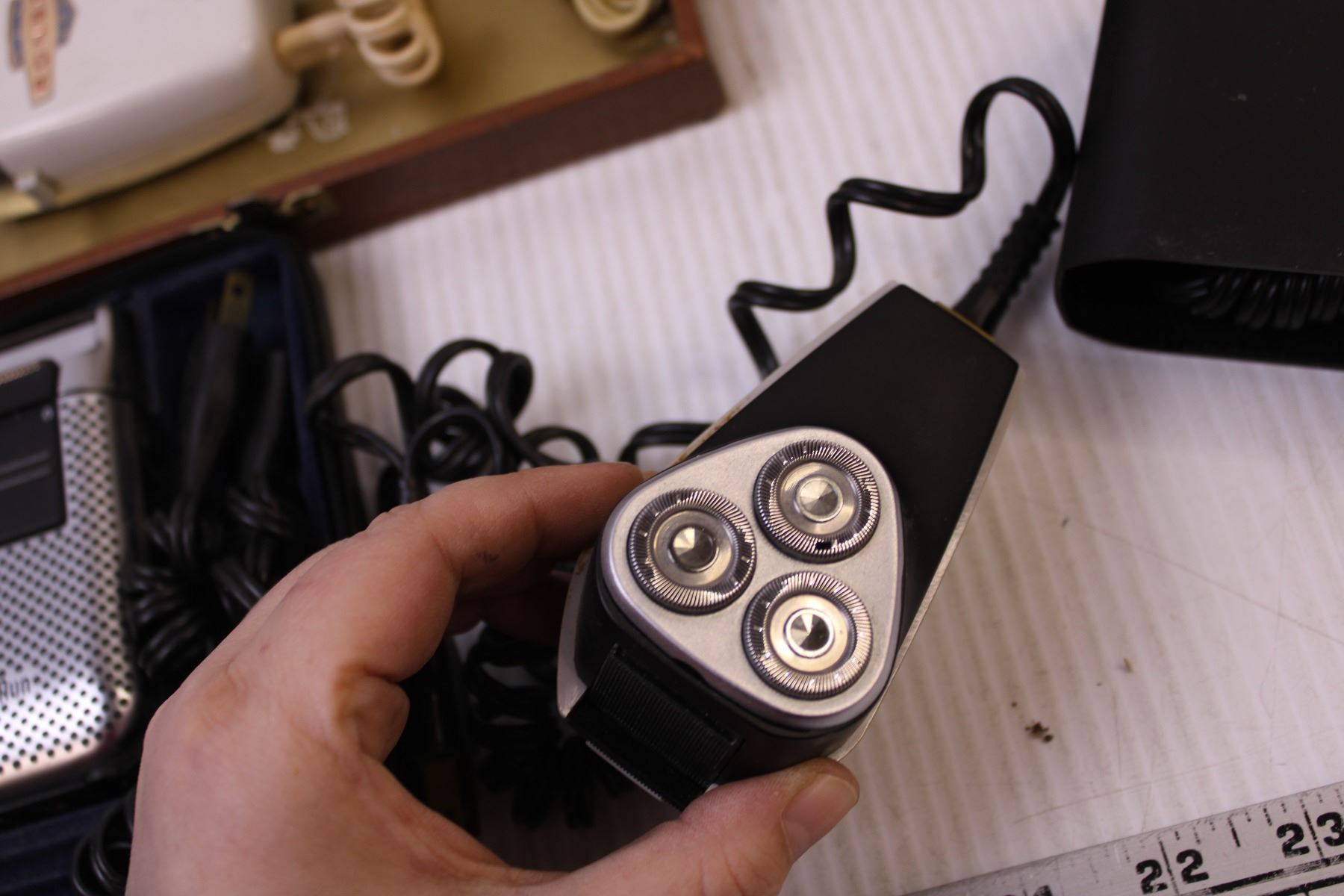 (6) Old Electric Razors (Ronson CFL, Philishave, and Braun) Bodnarus