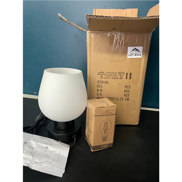 Lot of 1 Table Lamp