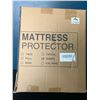 Image 1 : Lot of 1 Queen Size Mattress Protector