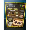 Image 2 : Lot of 1 National Geographic Mega Fossil Dig Kit